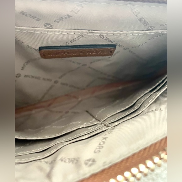 Michael Kors Jet Set XL Zip Clutch Wristlet - Picture 4 of 5